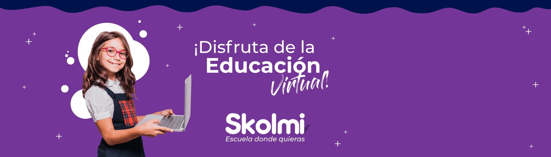 Banner de la plataforma educativa Skolmi con una niña sosteniendo un computador
